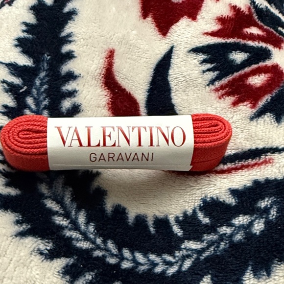 Valentino red shoelaces - Picture 1 of 2